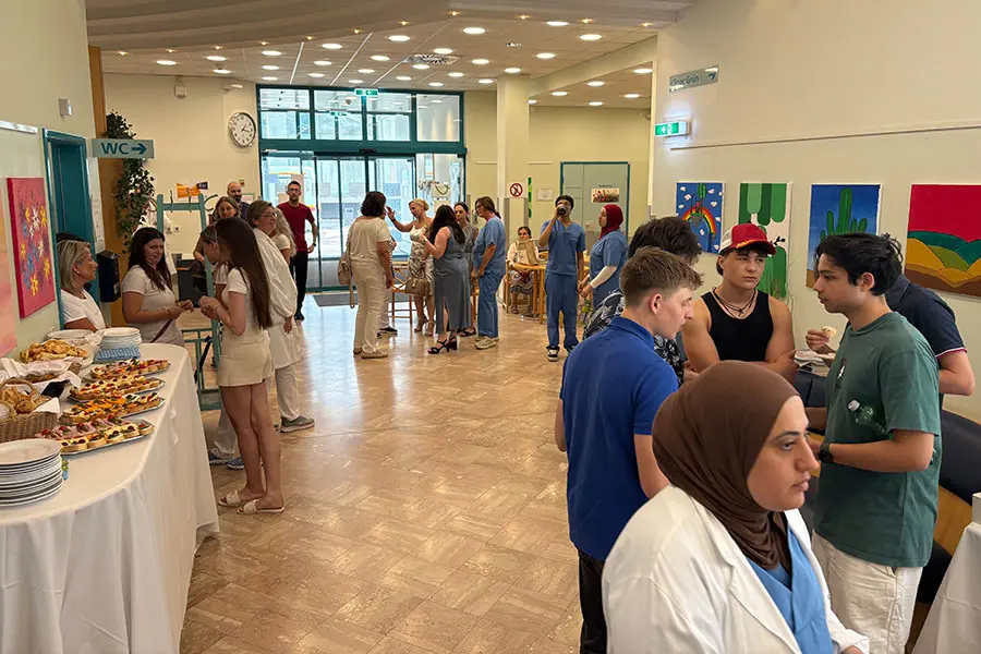 Bilder der Vernissage Art against Cancer in der Klinik Favoriten